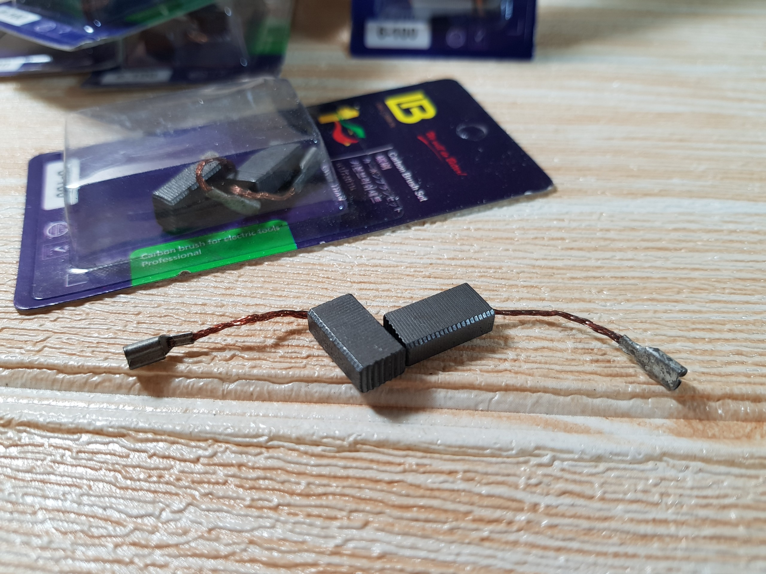 CHỔI THAN / THAN MÁY MÀI LIBIN CARBON 6.0mm