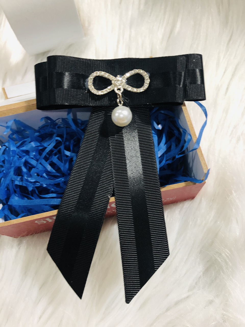 Cài áo nơ phối nơ