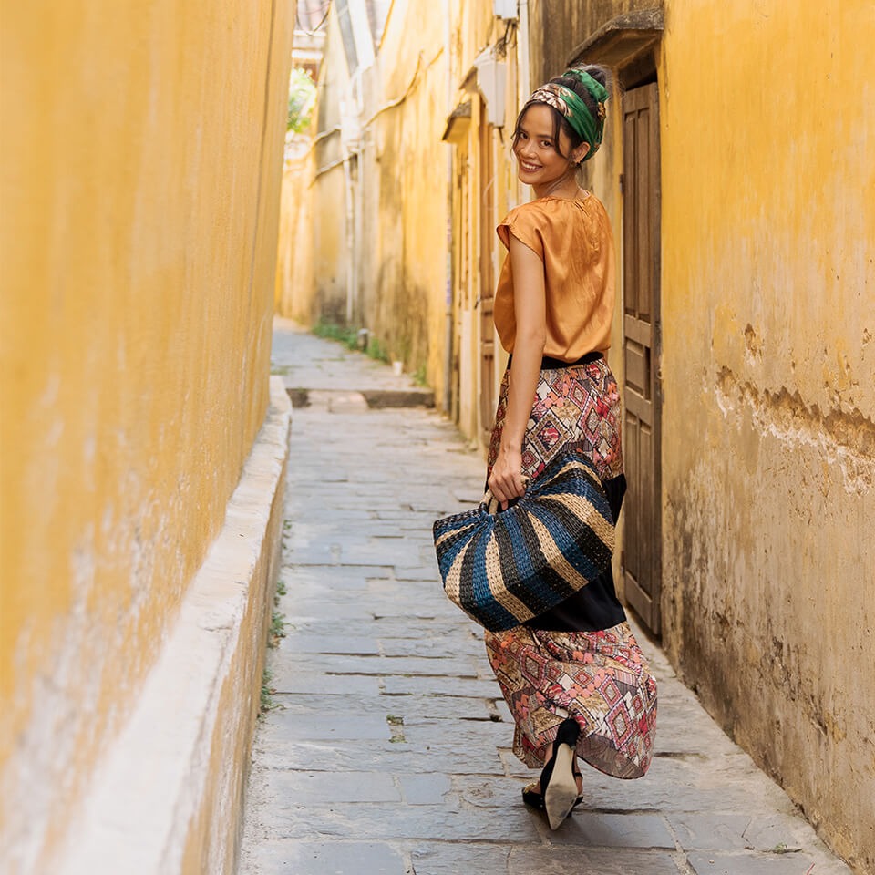 Áo Kiểu Lụa Vàng Modern Meets Heritage