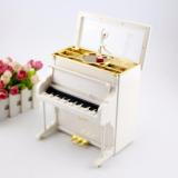 [HCM SHIP NHANH]Hộp nhạc piano vũ công V.3 (màu trắng)