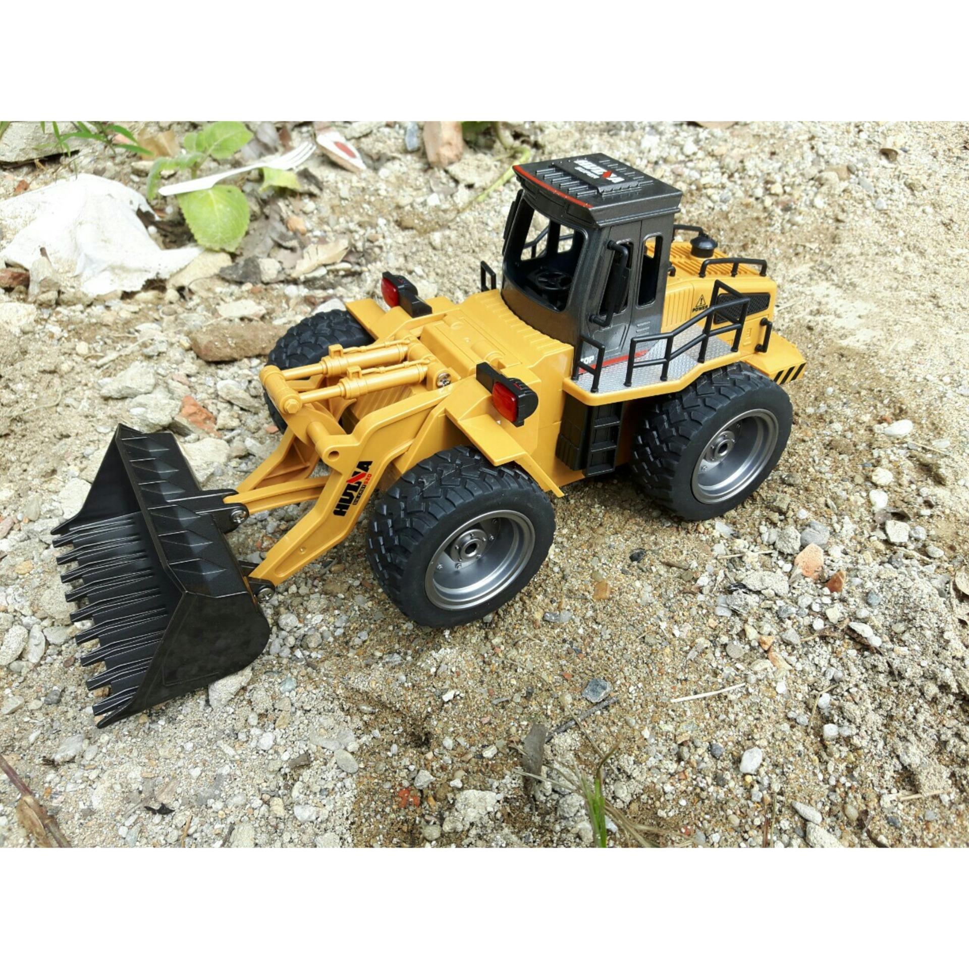 Máy ủi gầu sắt Huina520