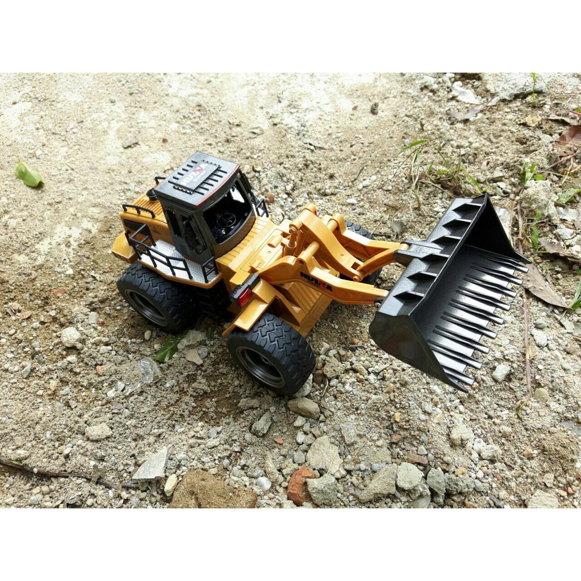 Máy ủi gầu sắt Huina520