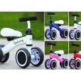 Xe đạp chòi chân  giữ thăng bằng cho bé
