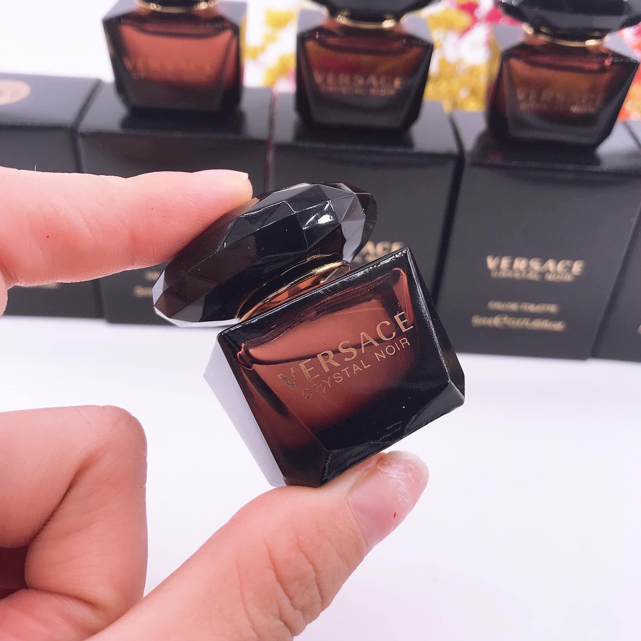Nước Hoa Versace Crystal Noir Mini 5ml