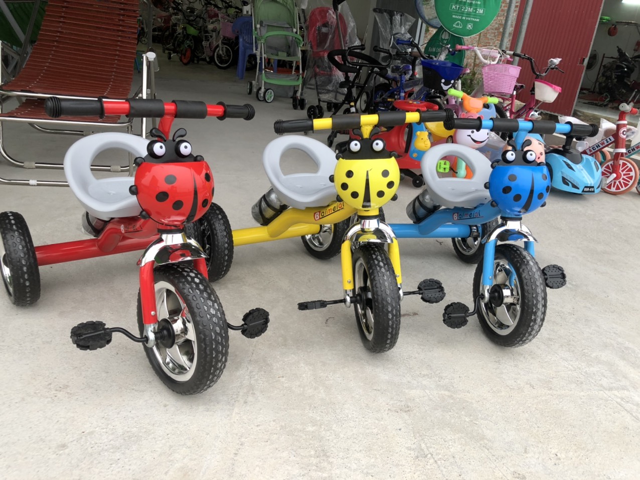 Xe Đạp 3 Bánh Con Bọ Kèm Bình Nước
