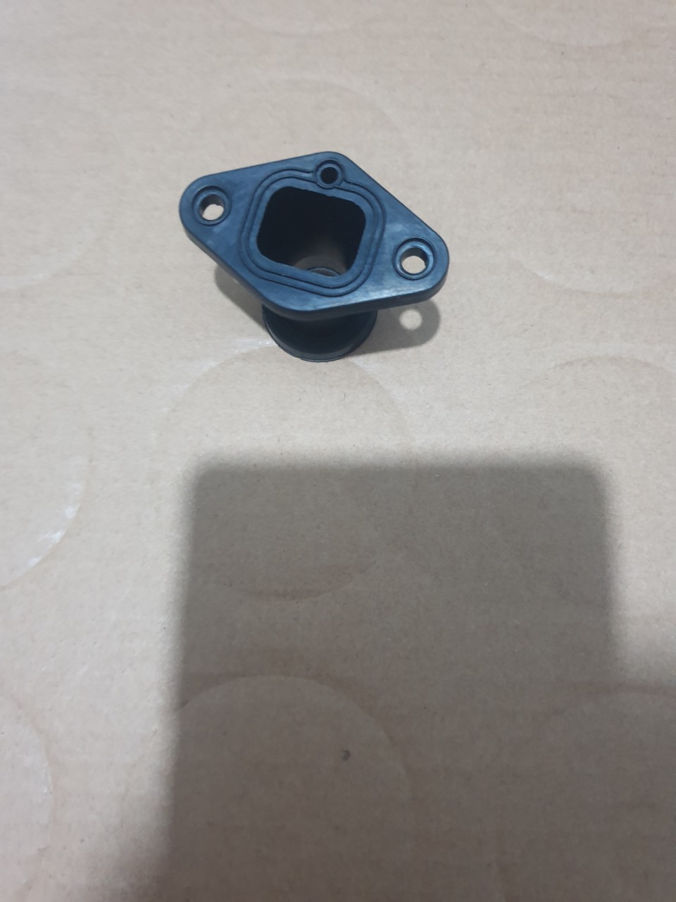( 2 CÁI) CO XANG ( CỔ XANG) MÁY CƯA XÍCH ( CƯA CỤT ) 2500