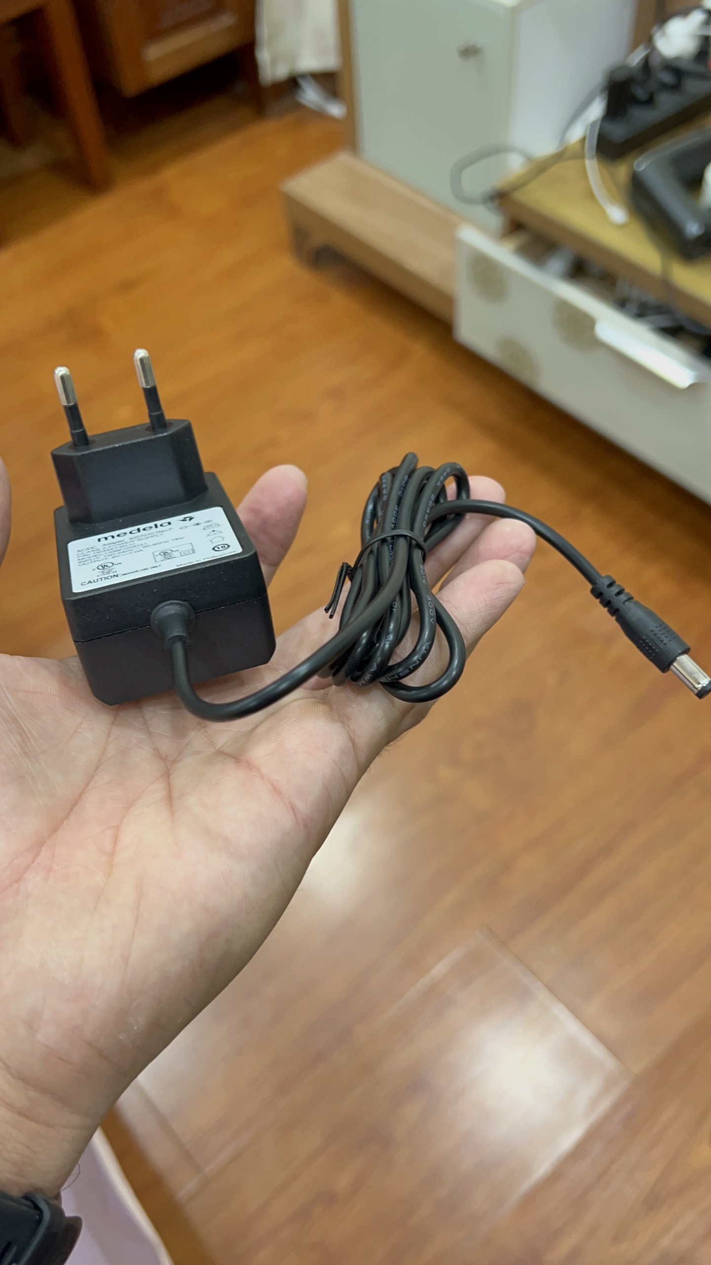sạc 9v cho máy hút sữa Medela Pump