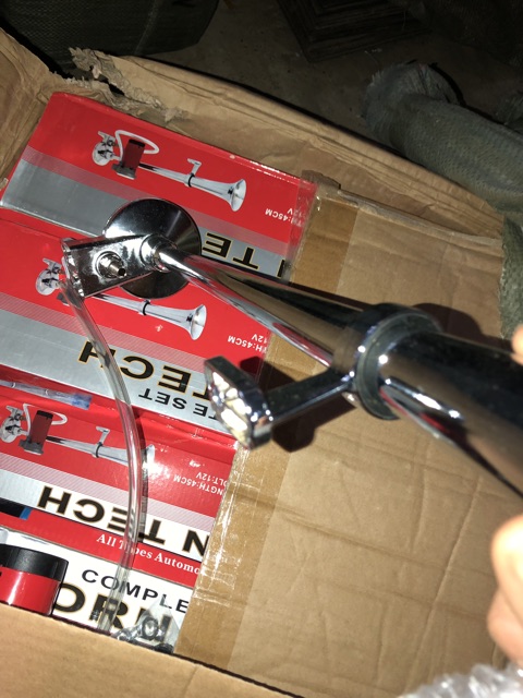 Còi hơi tự sinh hơi có 12v và 24v