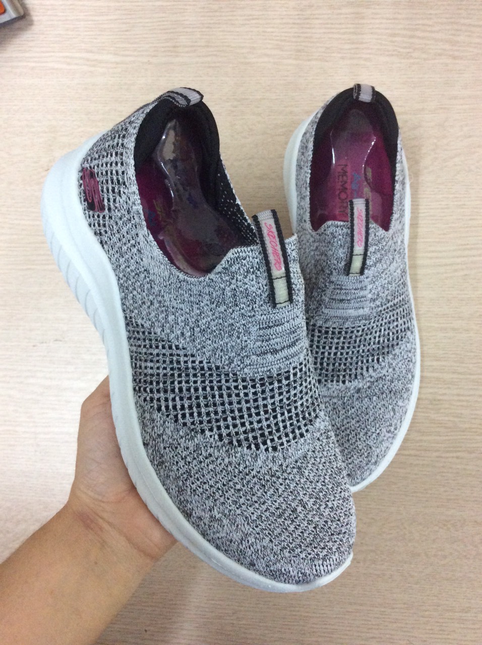 GIÀY SKECHERS CHO NỮ DÁNG GIÀY LƯỜI