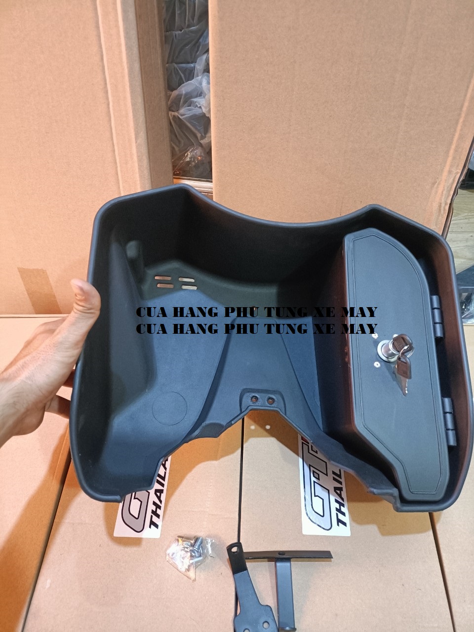 Rổ appi mẫu mới có nắp đậy có khóa gắn xe exciter 135 4 số, 5 số, ex150, ex155, winner 150, winner v2 v3