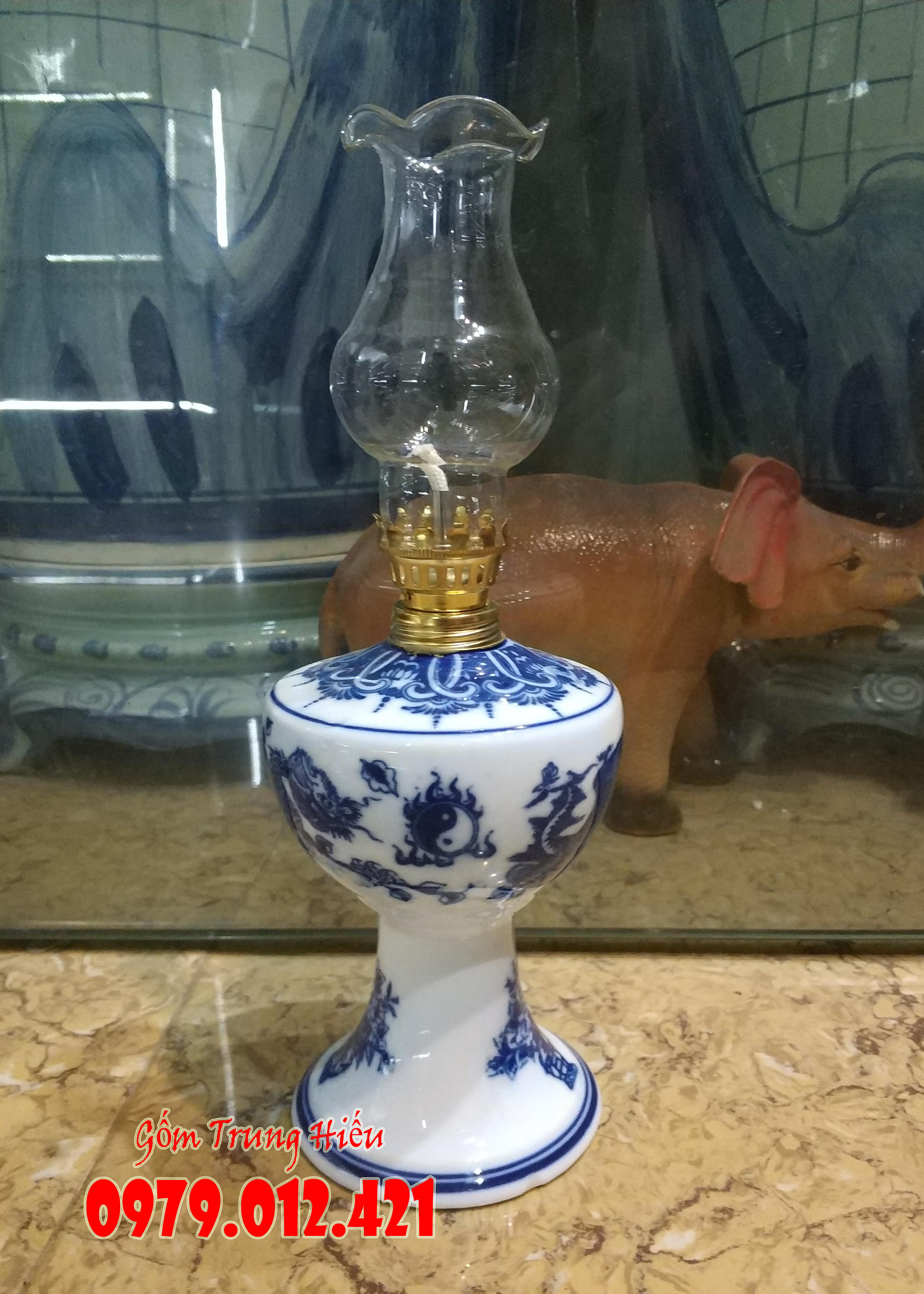 Đèn dầu men lam Bát Tràng