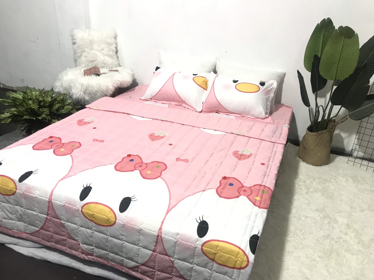 Set Ga Gối 3 Món Mẫu Vịt Hồng CHM2 (Gồm 1 Ga bo chun + 2 Vỏ Gối Nằm)