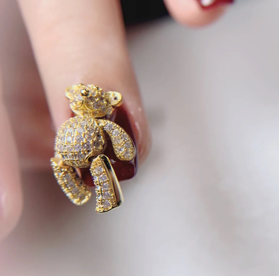 Charm Gấu Đá Cao Cấp Chuyển Động Đính Móng