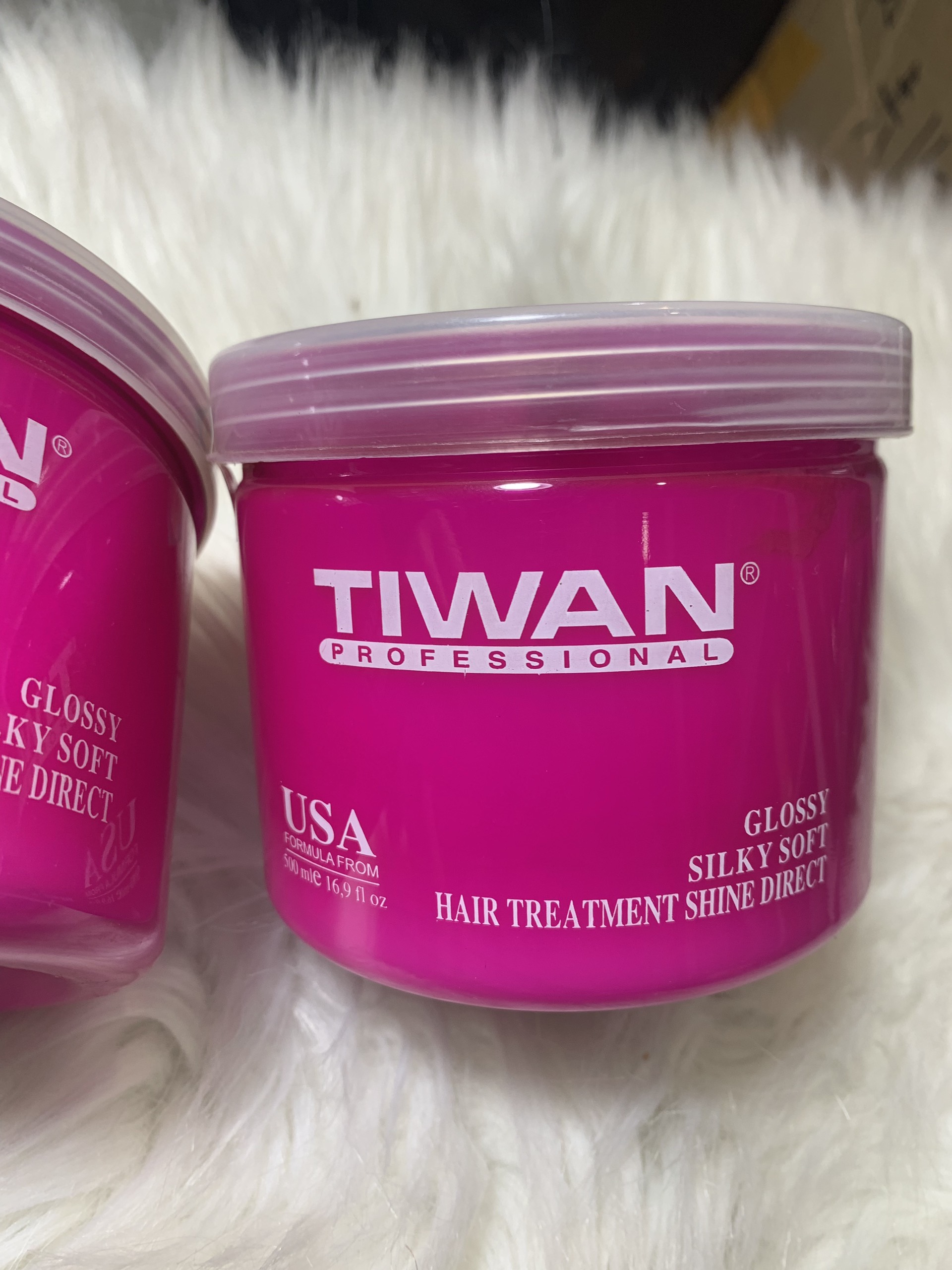 Hấp Dầu Tiwan Hồng Glossy Silky Soft 500ml
