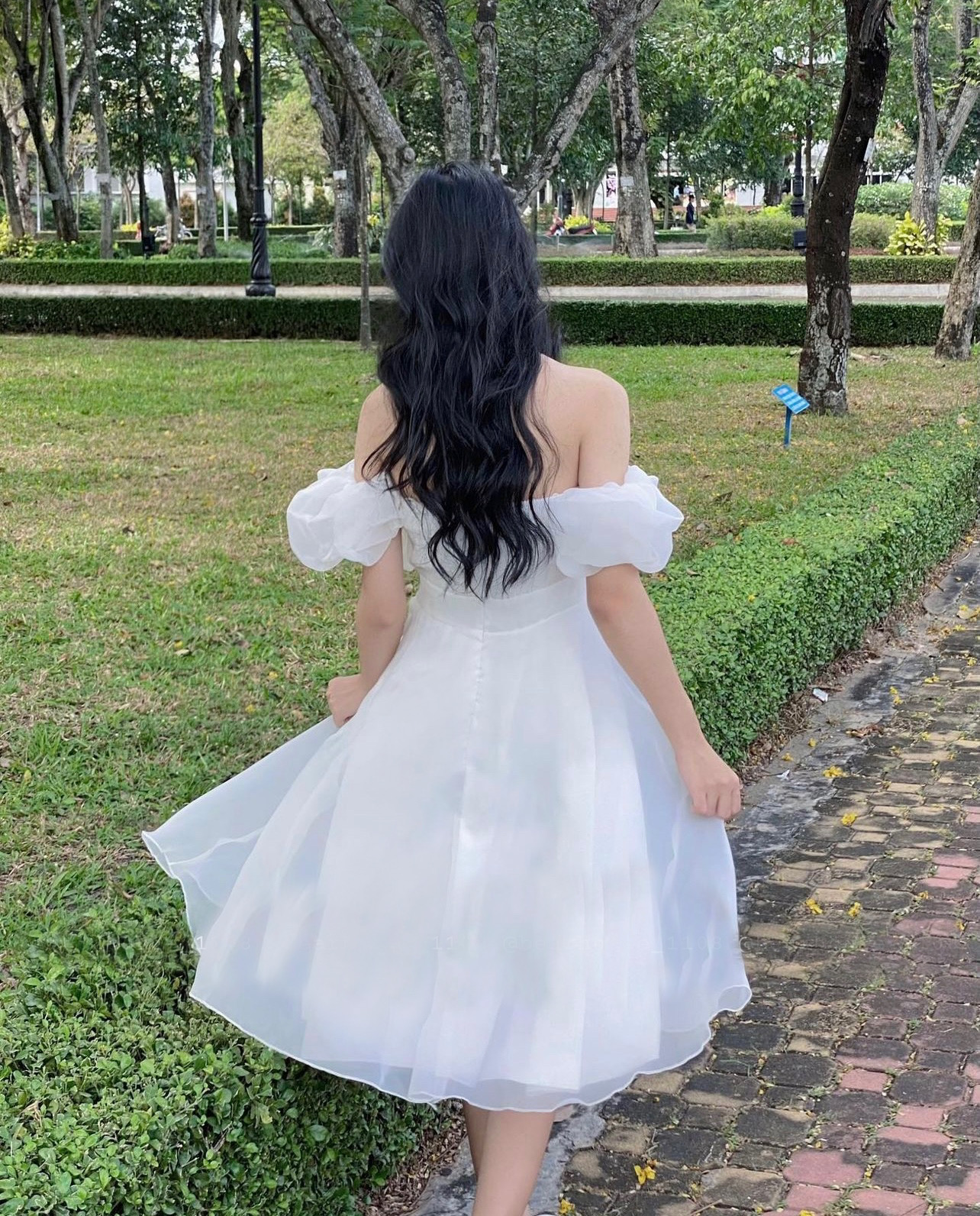 Đầm trễ vai công chúa đính ngọc Jasmin