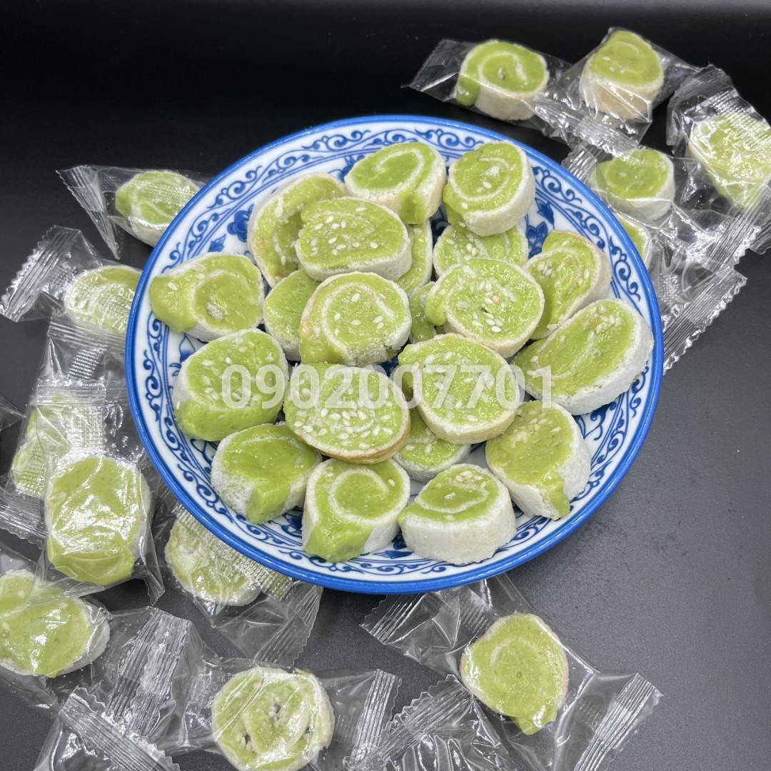 Kẹo dừa non lá dứa cuộn bánh tráng thơm ngon - bánh kẹo đồ ăn vặt - mứt tết