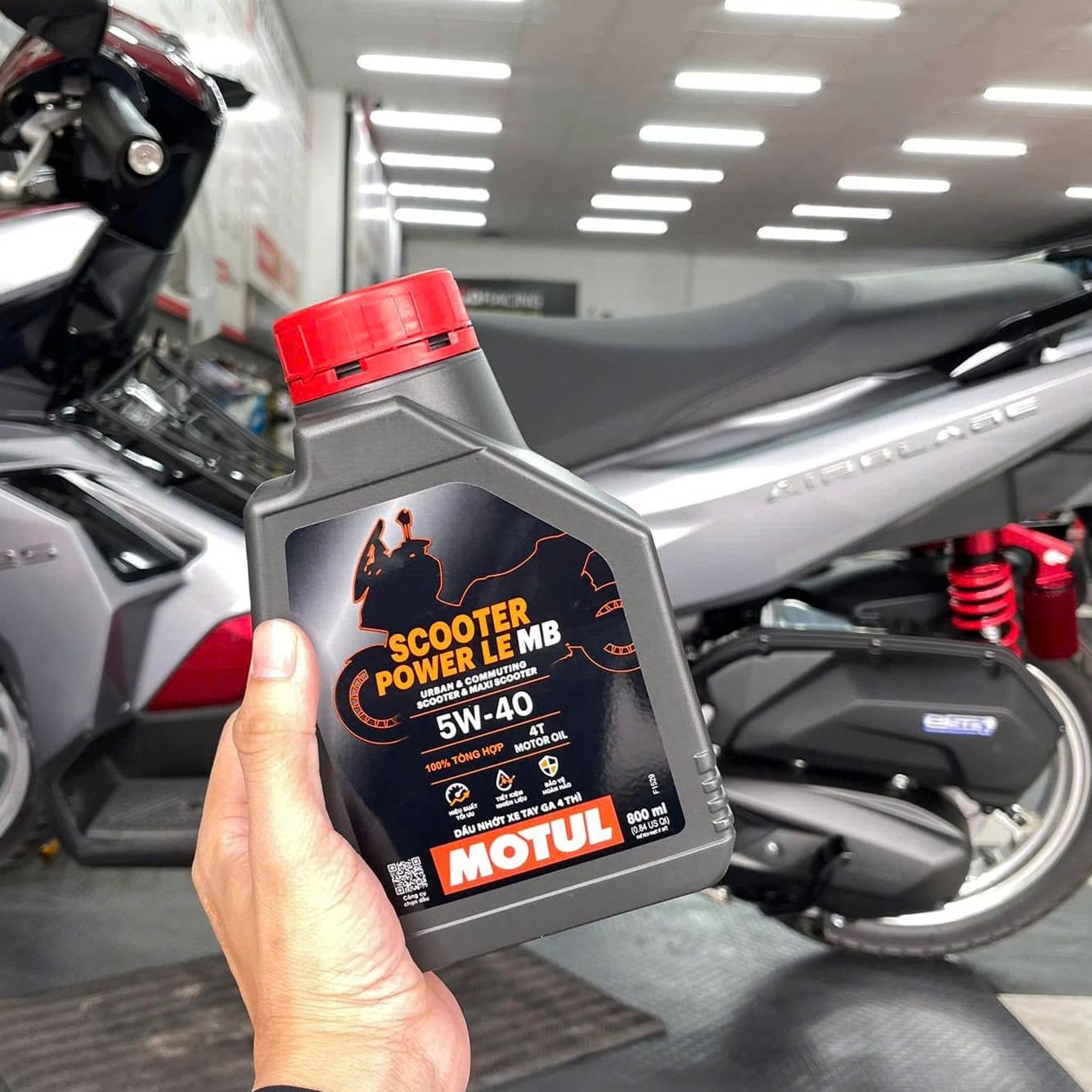 Nhớt Motul Scooter Power LE 5W40 0.8L nhớt tổng hợp dành cho xe tay ga (910005)