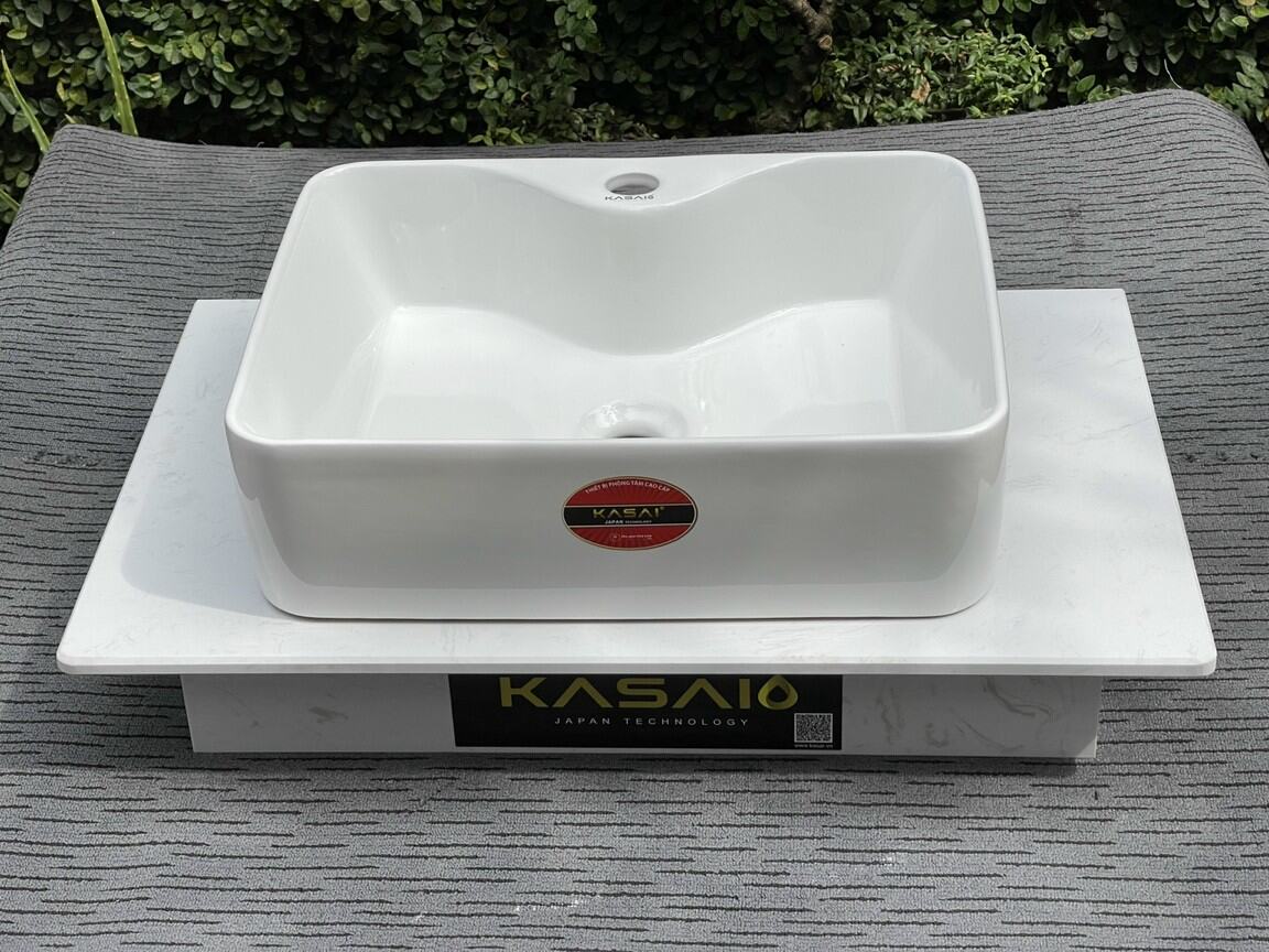 Combo bàn đá và lavabo. Giá gốc 3900000đ.