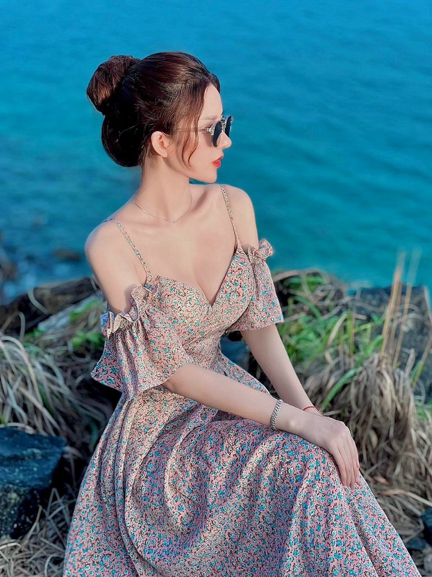 Đầm hoa nhí lụa dáng maxi chất vải mịn mát tôn dáng quyến rũ cực hot...