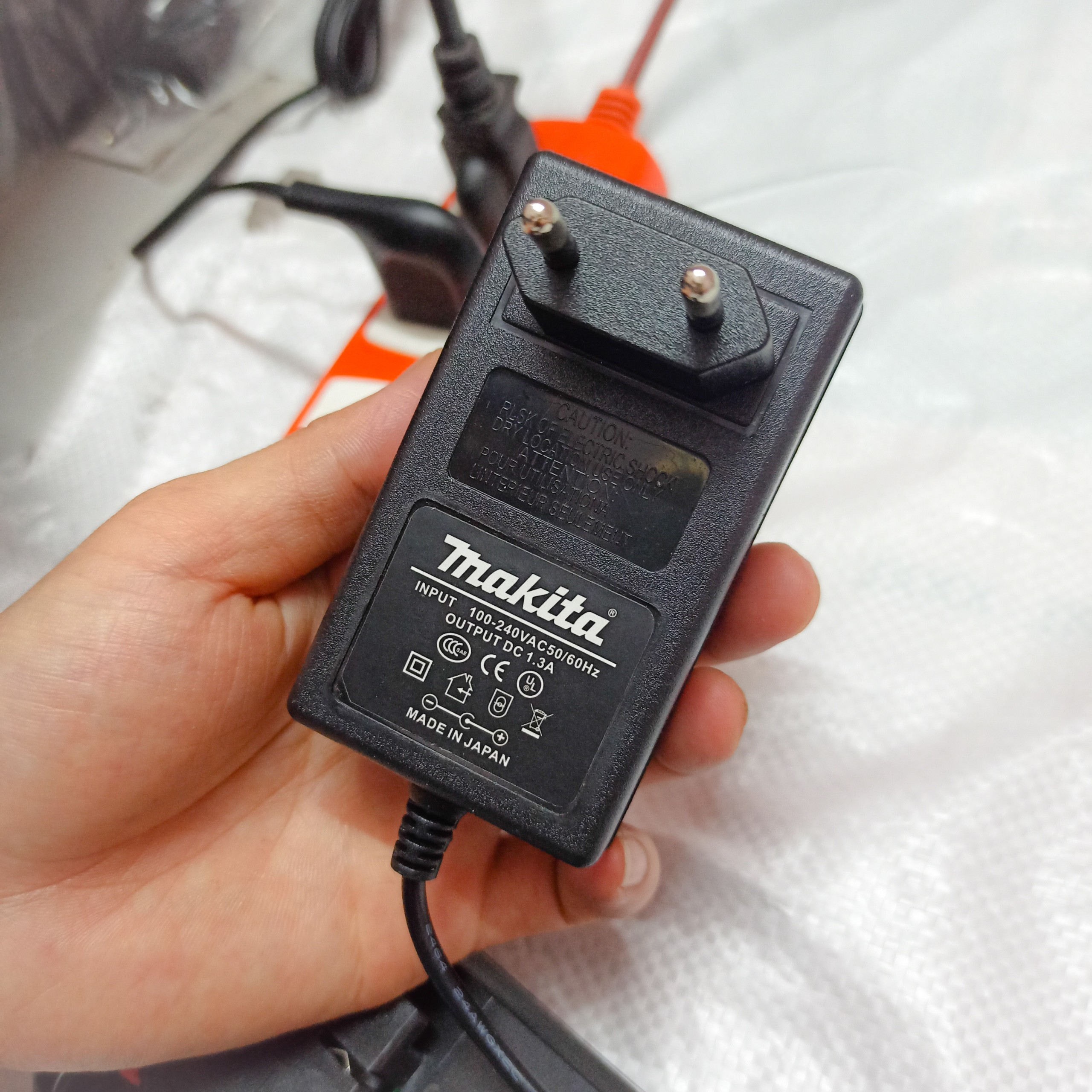 Sạc pin máy khoan Makita 26v 36v 72v loại 1