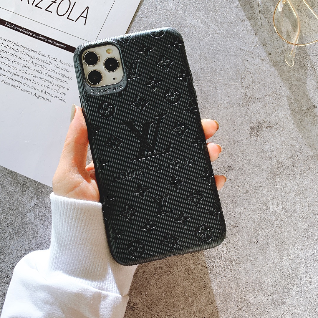 Ốp Lưng Da Dập Nổi 3D Họa Tiết LV