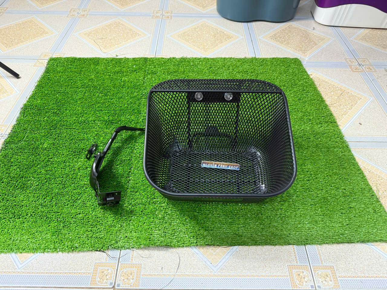 Future 125 Future Led Cart Has Screws Attached.