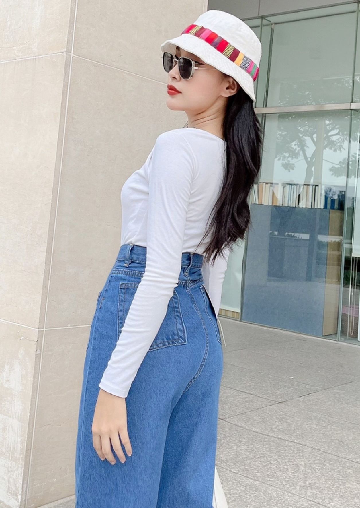 QUẦN JEANS ỐNG RỘNG NỮ LƯNG CAO 2 TÚI VUÔNG TRƯỚC LAI CUỐN MÀU XANH NHAT, ĐẬM CAO CẤP LOTI NGHỆ THUẬT THỜI TRANG