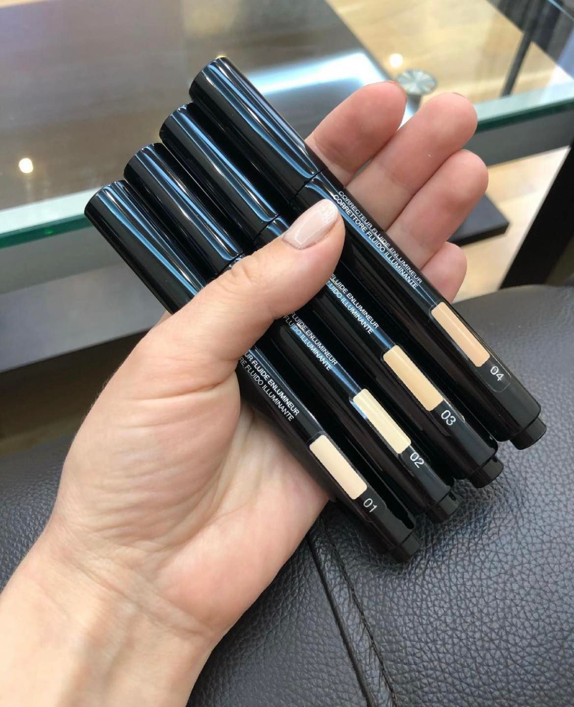 CHE KHUYẾT ĐIỂM VÀ BẮT SÁNG KIKO HIGH LIGHTING FLUIDE CONCEALER 02