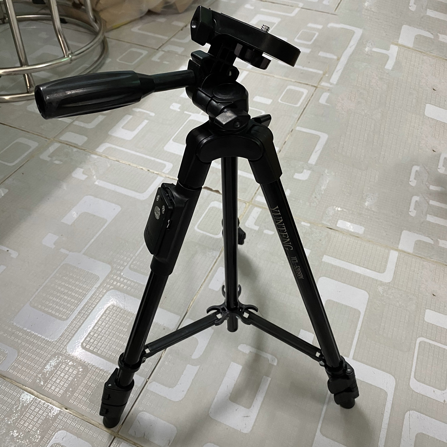 Chân máy Tripod YT-5208 Cao Cấp