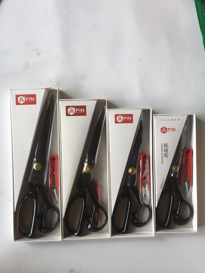 Kéo cắt vải chuyên nghiệp , hiệu pin có 4 số ak . kéo pin lưỡi đen