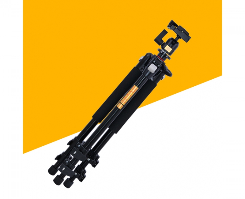 Chân máy ảnh Tripod Beike Q-301 + da cừu lau len (Da thật)