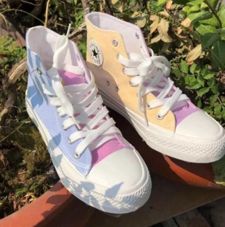 Giày sneaker đổi màu cực hot