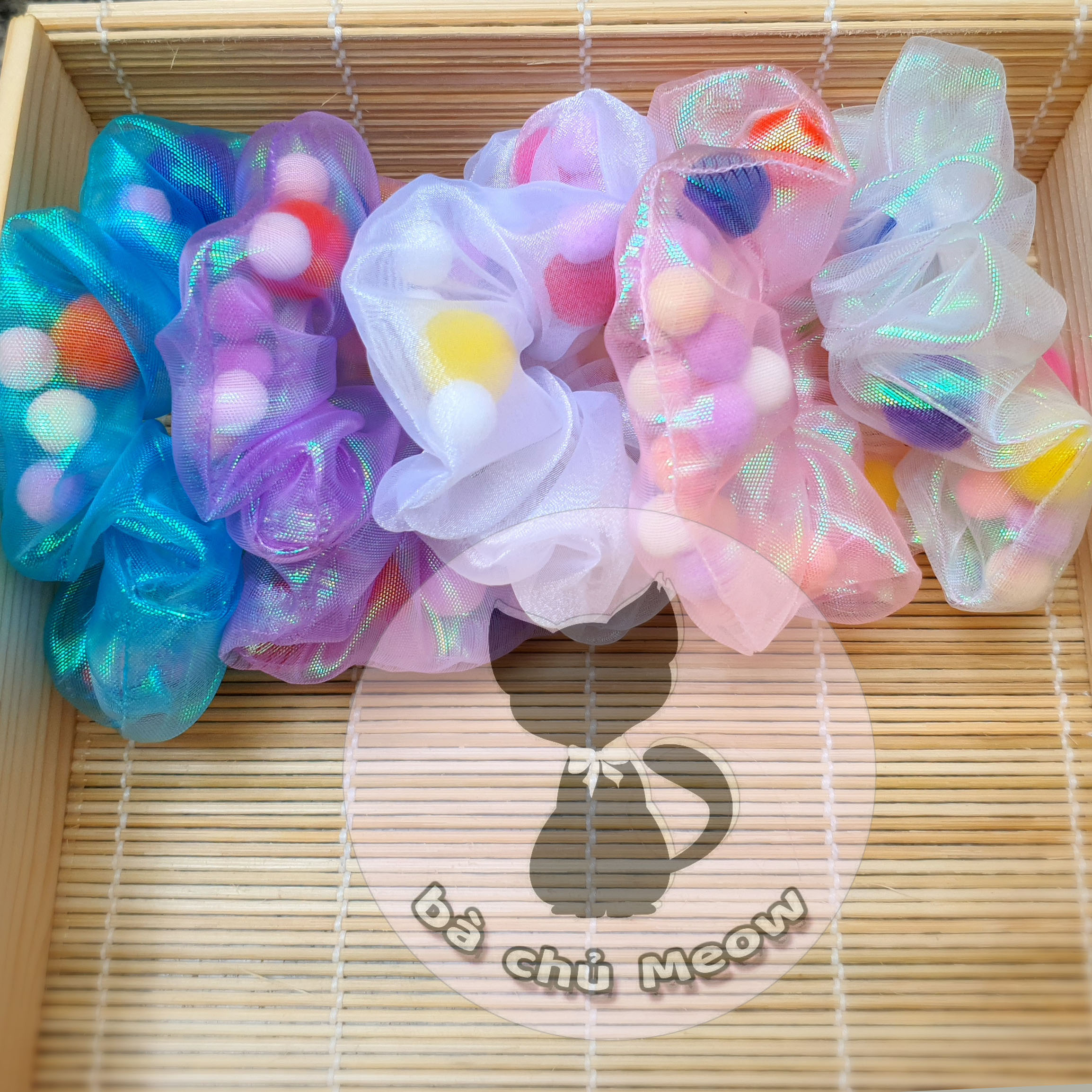 Scrunchies Pom Pom - Đồ Cột Tóc Hạt Lăn Lóc - Dây Cột Tóc Voan Dạ Quang
