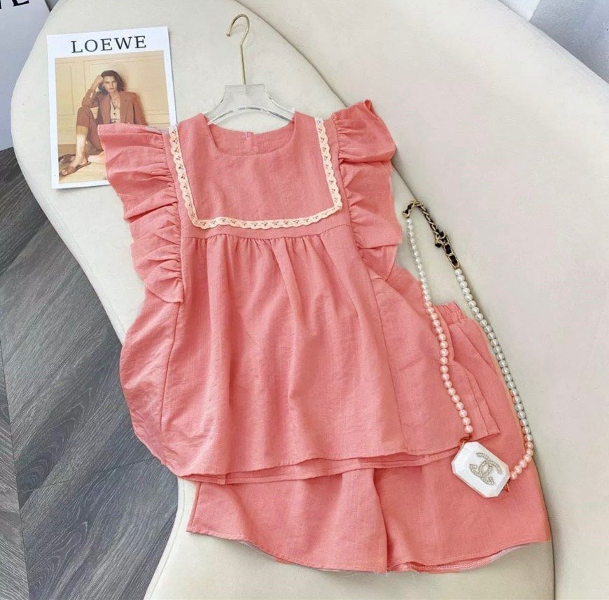 Set bộ thời trang chất đũi sang chảnh cực xinh.