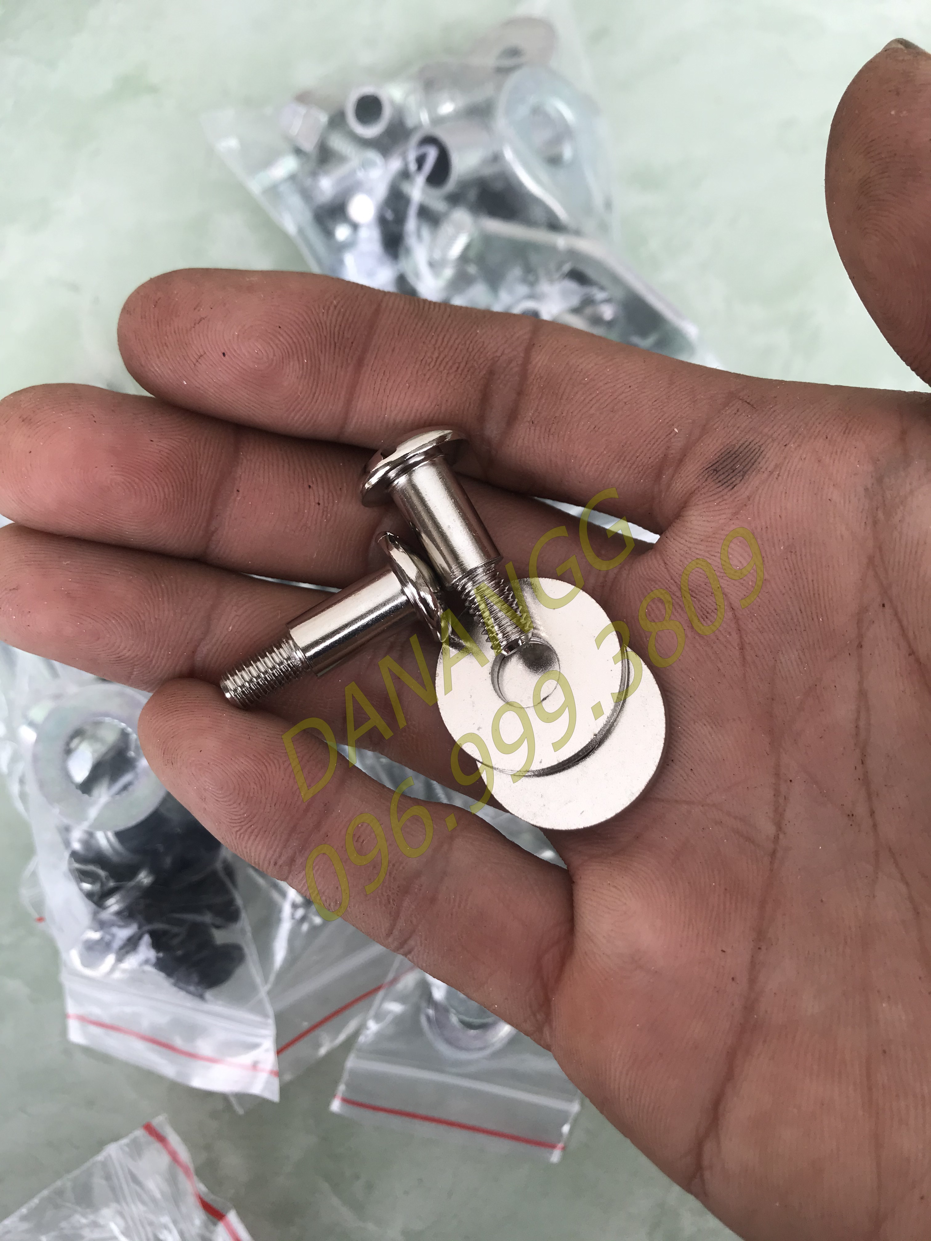 ốc bắt cốp xe dream thái cực đẹp