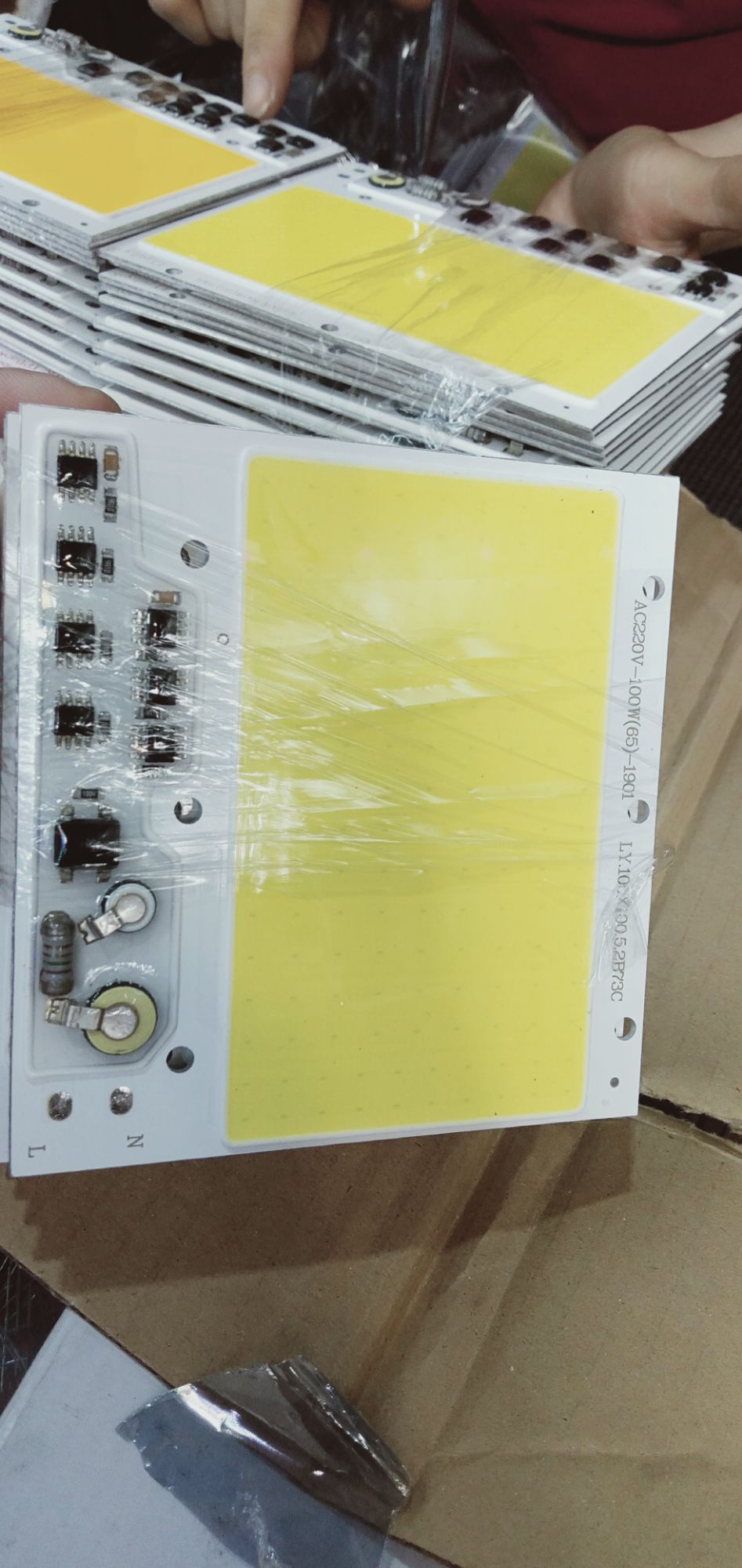 Nhân led 220V 100W