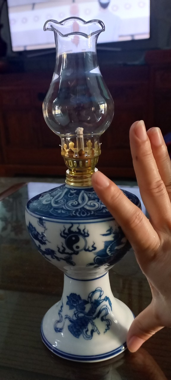 Đèn dầu thờ Bát Tràng men trắng dáng cao