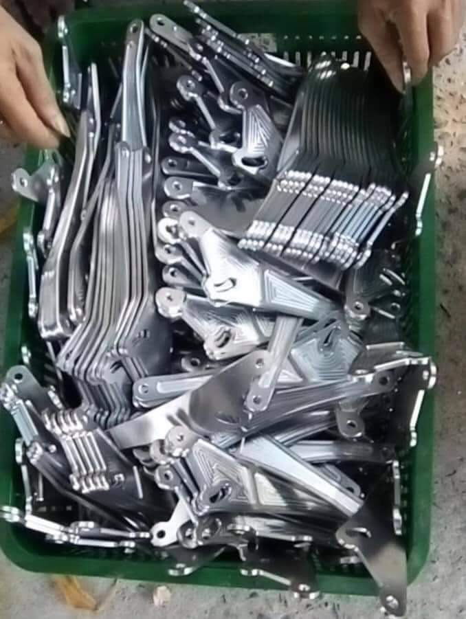 Pát treo pô CNC cho dòng xe tay côn.