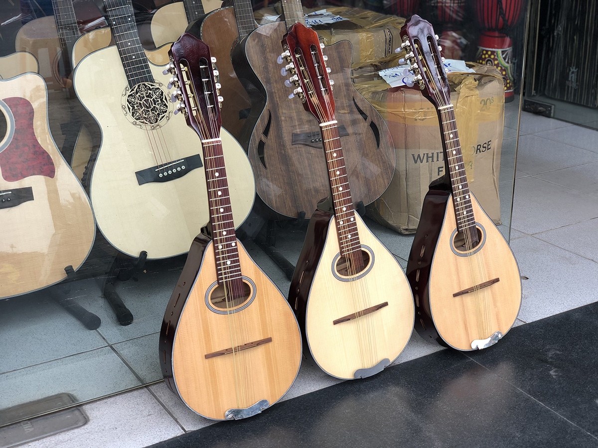 Đàn mandolin gỗ ép mặt thông