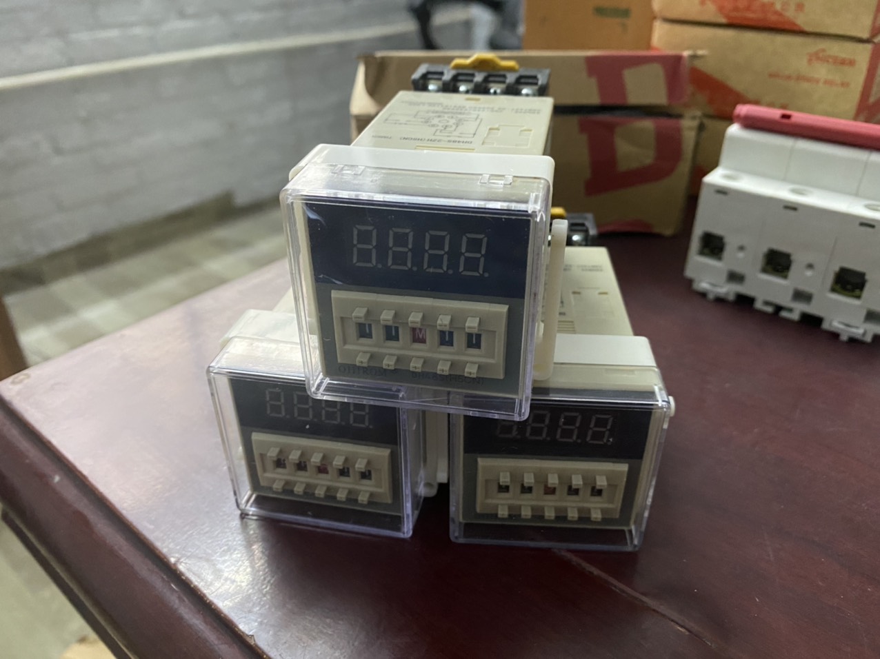 Rơ le thời gian DH48S kèm đế