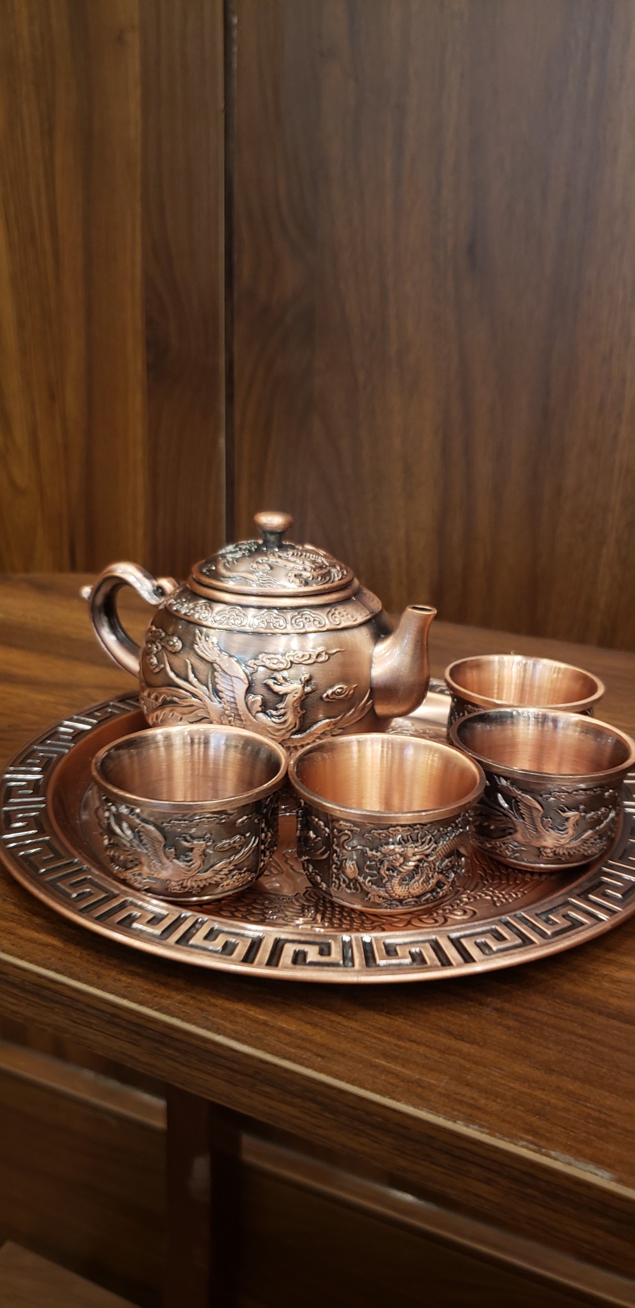 Bộ ấm chén rồng phượng bằng đồng đỏ mộc