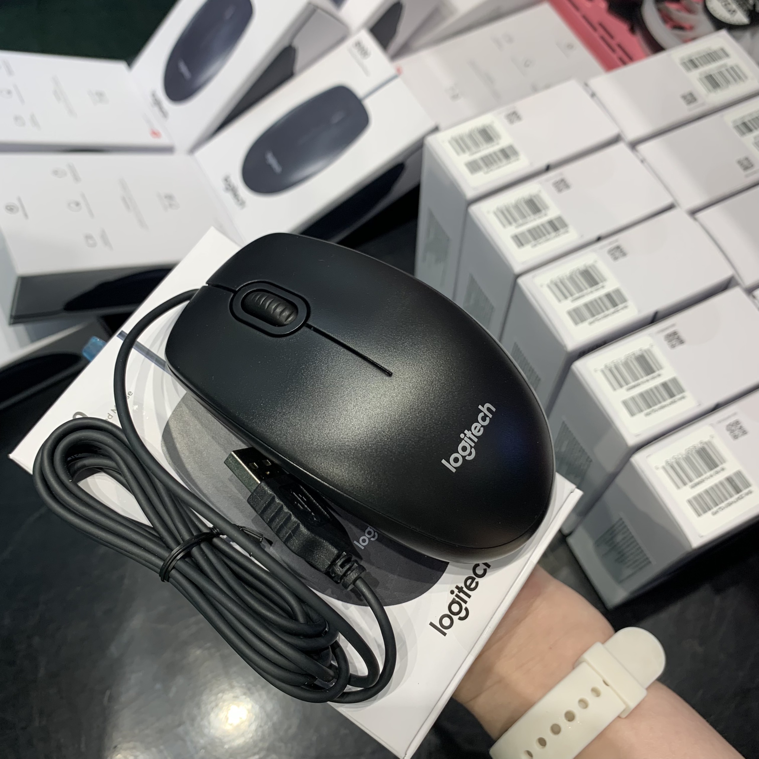 Logitech B100 Corded Mouse, Wired USB Mouse for Computers and Laptops, Right or Left Hand Use - Black
