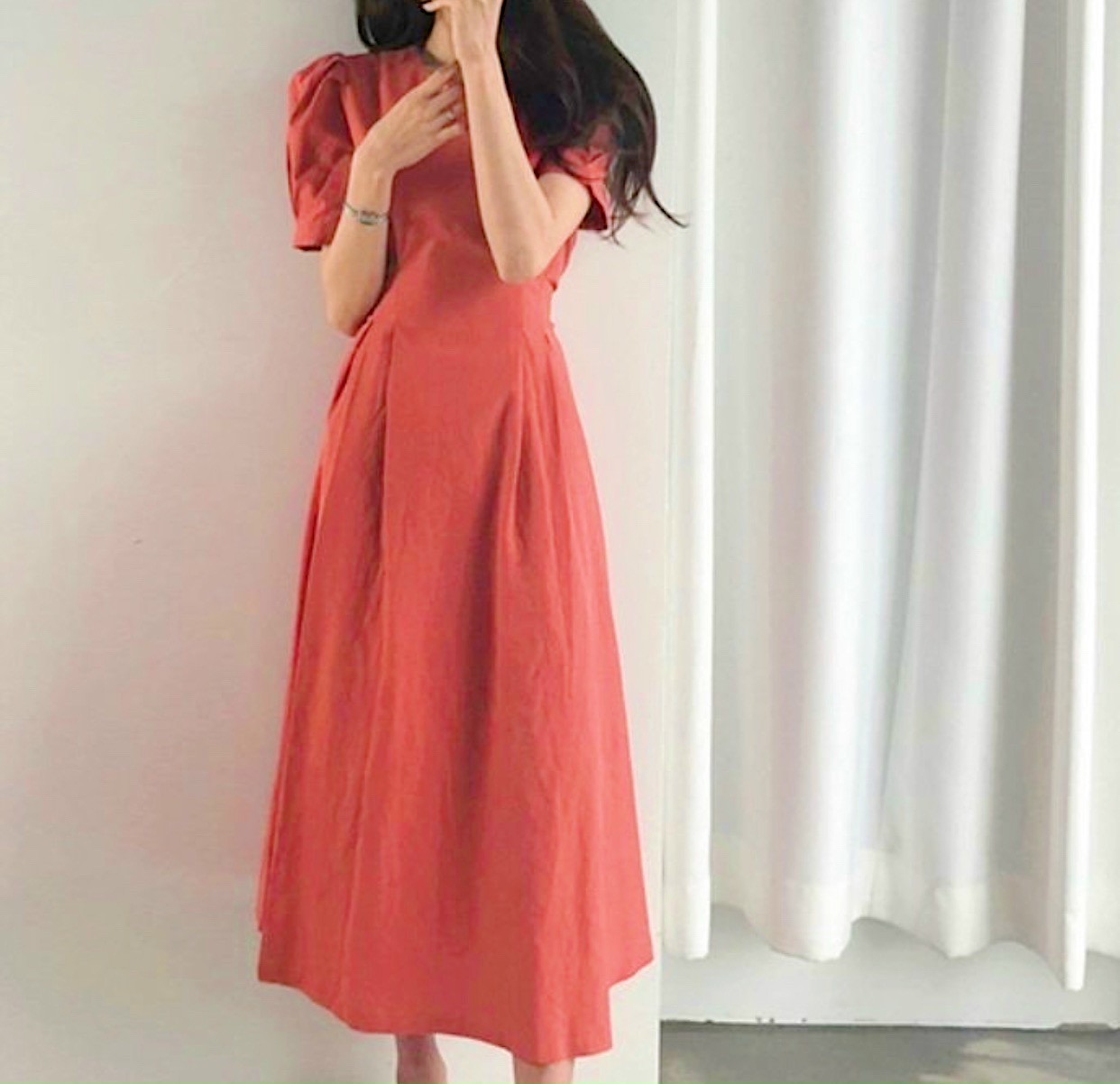 Đầm cổ tròn xếp li eo 2 màu
