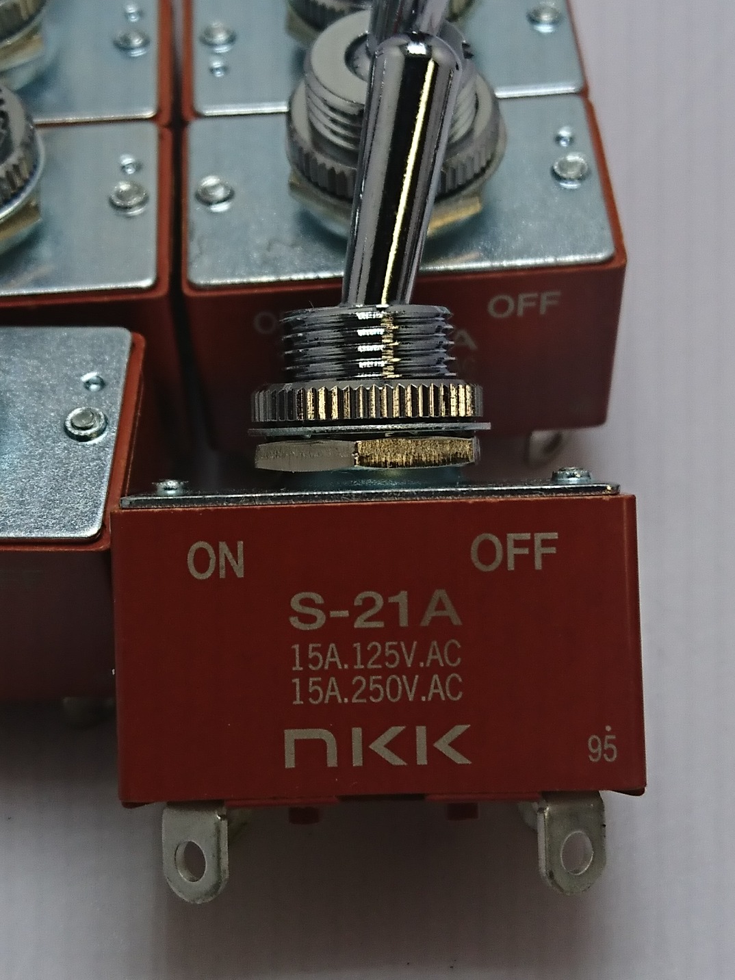 Công tắc on off phi 12mm nkk contact