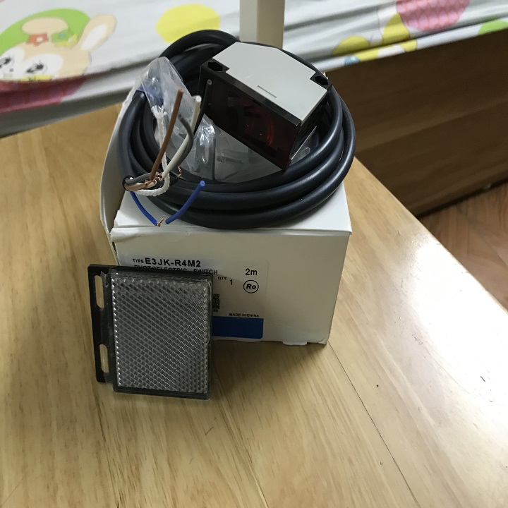 Cảm biến quang E3JK-R4M2 (90-250VAC)