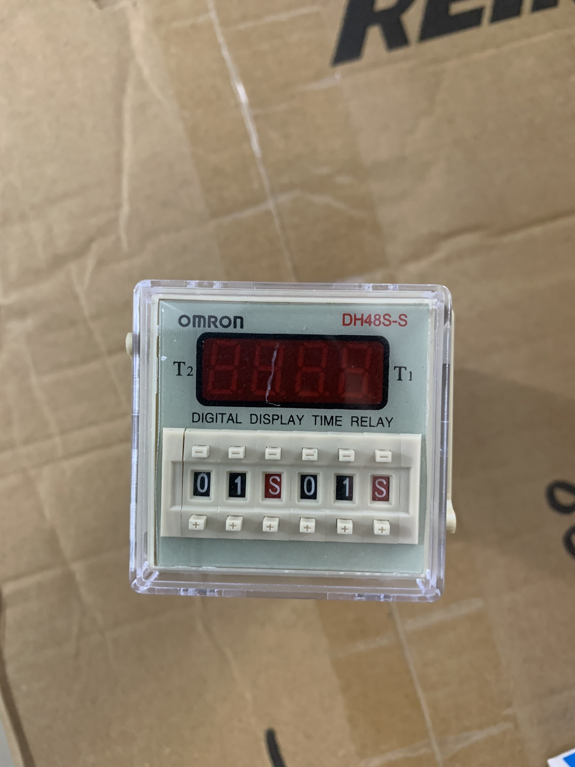 Rơle thời gian (Timer) DH48S-S OMRON mặt đỏ 220V kèm đế.