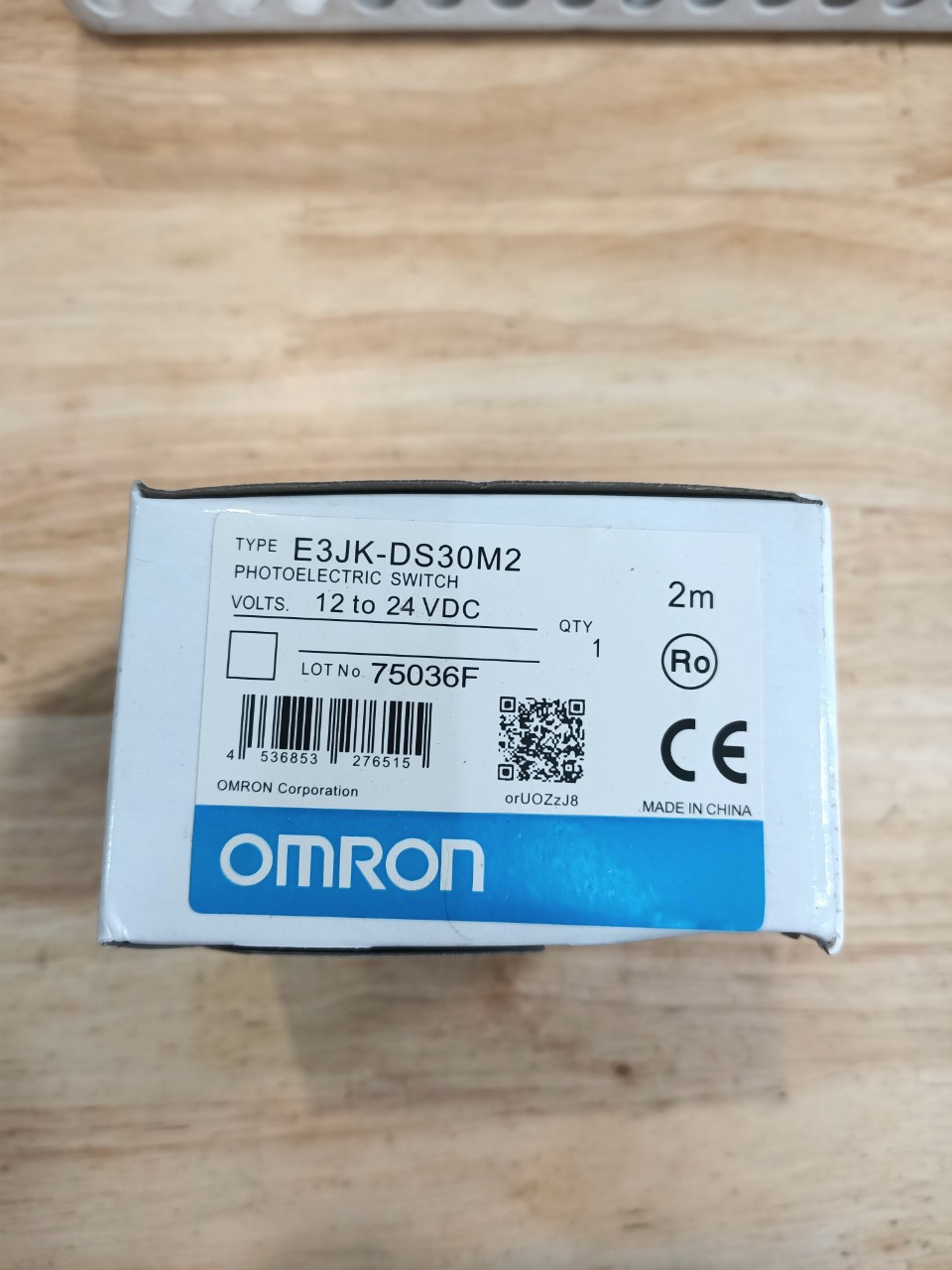 Công Tắc Cảm Biến Quang Điện OMRON E3JK-DS30M2
