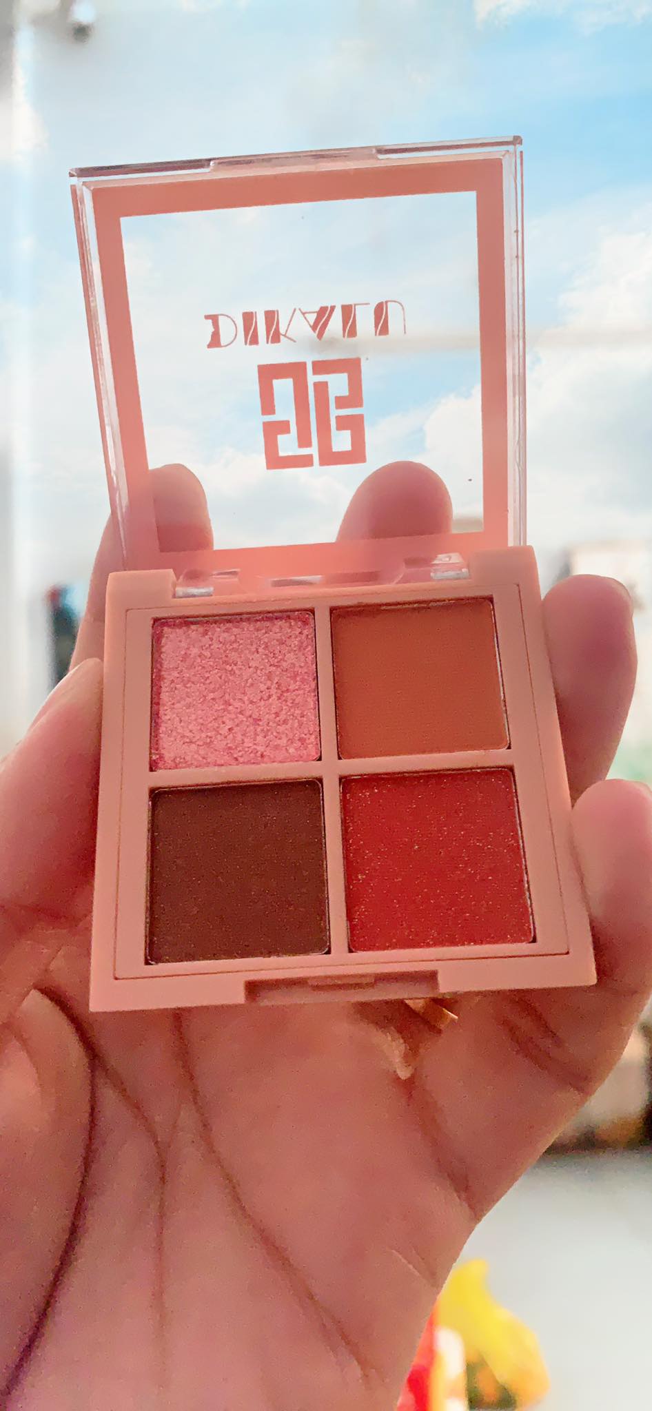 [HCM]Bảng Phấn Mắt Nhũ DIKALU 4 Ô Glint Bomb