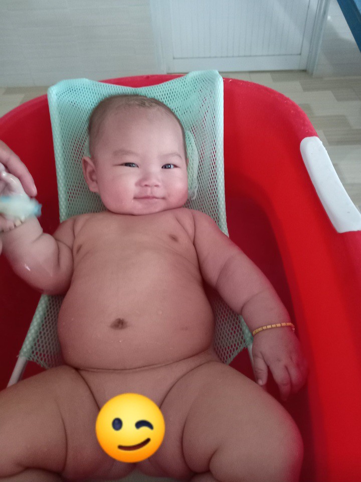 Lưới đỡ tắm bé có gối đầu
