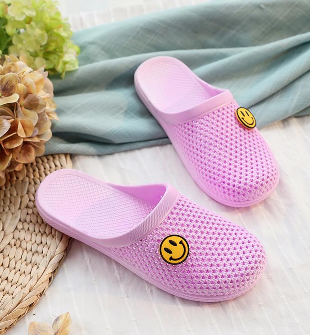 Dép sục hình mặt cười